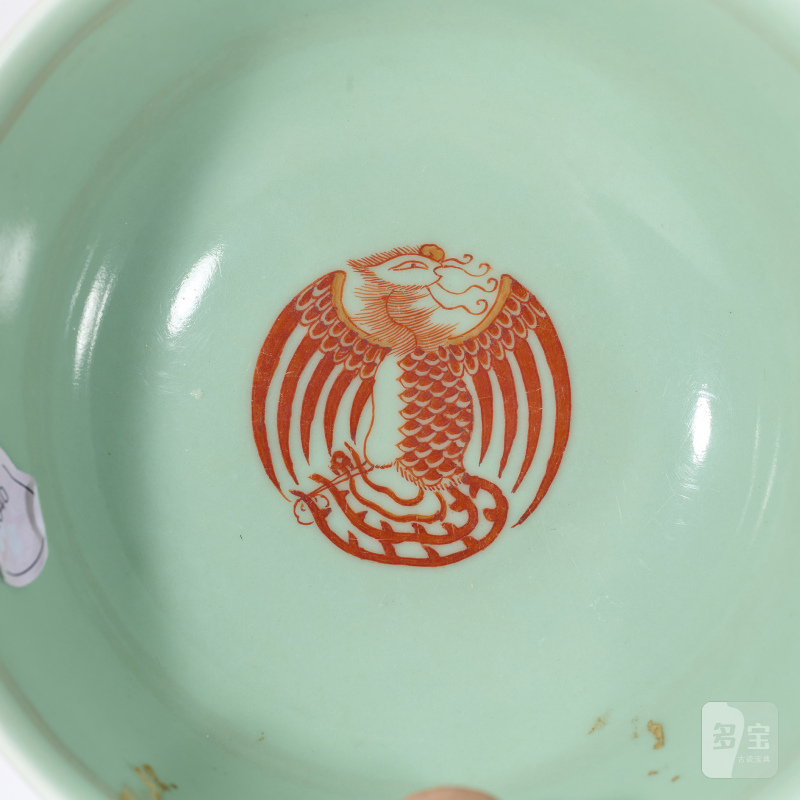 清乾隆 豆青釉矾红团凤纹碗 - 图6